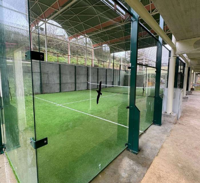 Mallabiko Zubitegi Kirol Parkeko padel pista zabalik dago