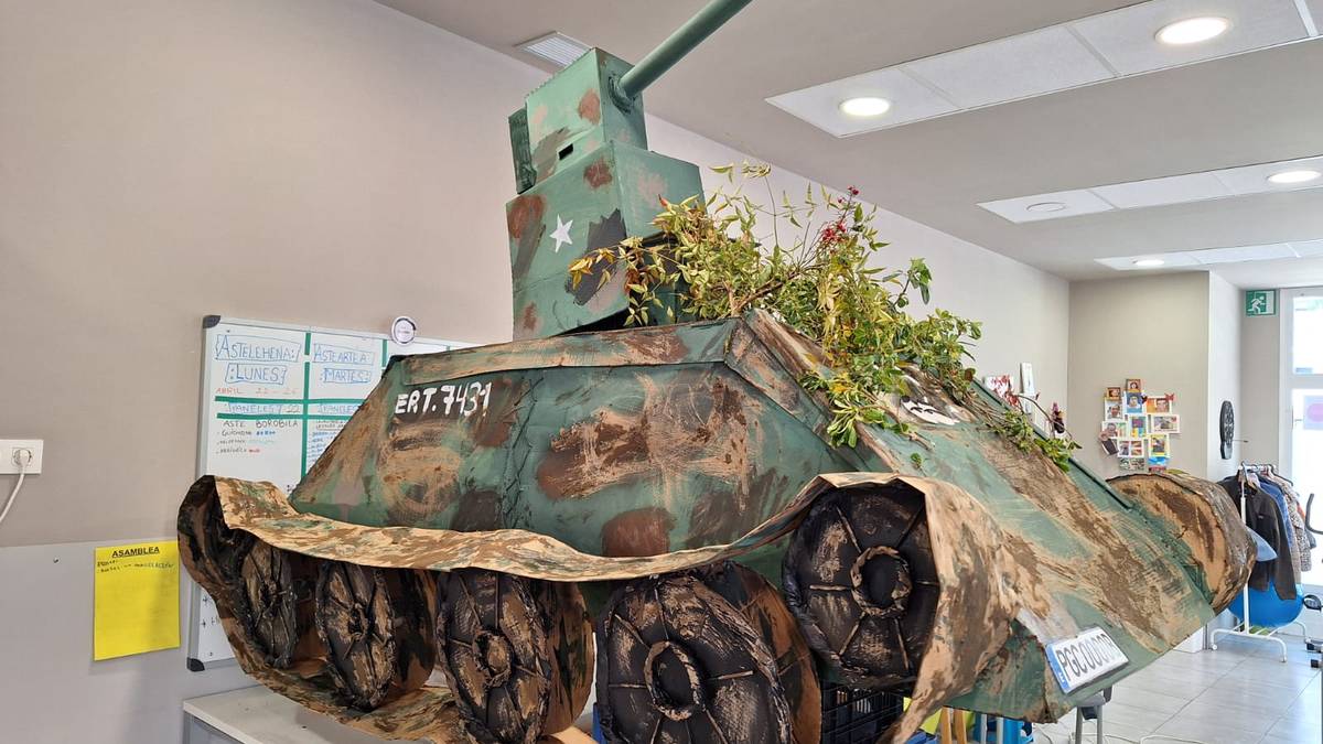 Tanke bat erreko dute San Joanetako suan, gerrak amaitu daitezen eskatzeko